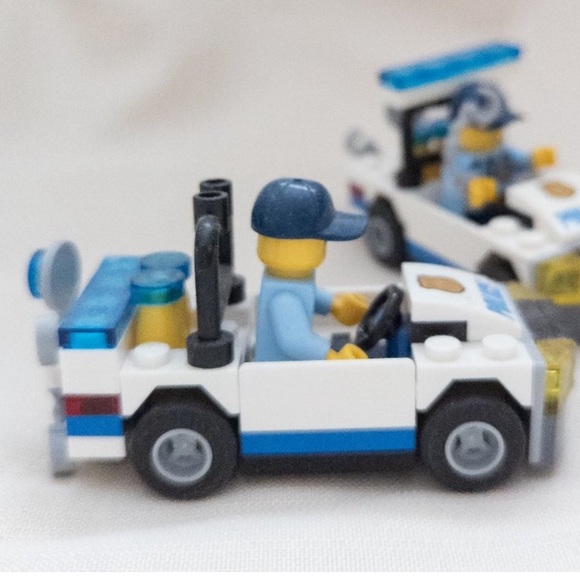 Lego Police Officer 👮 Mini figure with Police car Toys & Collection Display - Picture 3 of 3